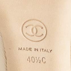 مملوكة مسبقًا Chanel Beige/Black Leather CC Bow Cap Toe Pumps Size 40.5