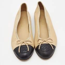 مملوكة مسبقًا Chanel Beige/Black Leather CC Ballet Flats Size 37