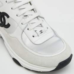 مملوكة مسبقًا Chanel White/Grey Leather and Suede Interlocking CC Logo Low Top Sneakers Size 39.5