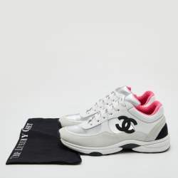 مملوكة مسبقًا Chanel White/Grey Leather and Suede Interlocking CC Logo Low Top Sneakers Size 39.5