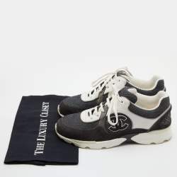 Pre Owned حذاء رياضي شانيل CC جلد وسويدي ودينم أسود / أبيضبعنق منخفض  مقاس 38