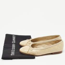 Pre Owned Chanel Beige Patent Leather CC Ballet Flats Size 38