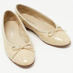 Pre Owned Chanel Beige Patent Leather CC Ballet Flats Size 38