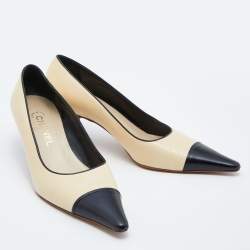 Pre Owned Chanel Beige/Black Leather Cap Toe Pumps Size 38.5