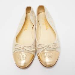 Pre Owned Chanel Cream/Gold Tweed And Leather CC Cap Toe Bow Ballet Flats Size 38.5