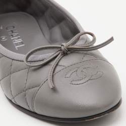 Pre Owned Chanel Grey Leather CC Cap Toe Bow Ballet Flats Size 38.5