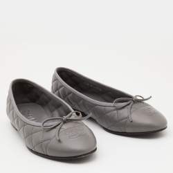 Pre Owned Chanel Grey Leather CC Cap Toe Bow Ballet Flats Size 38.5