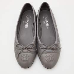 Pre Owned Chanel Grey Leather CC Cap Toe Bow Ballet Flats Size 38.5