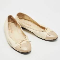 Pre Owned Chanel Cream/Beige Leather Cap Toe CC Ballet Flats Size 38.5