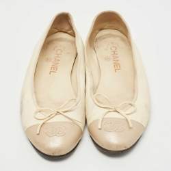 Pre Owned Chanel Cream/Beige Leather Cap Toe CC Ballet Flats Size 38.5