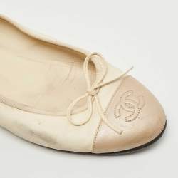 Pre Owned Chanel Cream/Beige Leather Cap Toe CC Ballet Flats Size 38.5