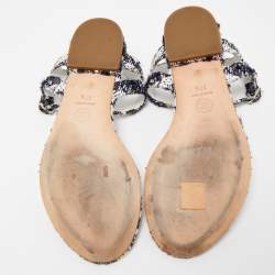 Pre Owned Chanel Black/White Tweed Flower Embellished Thong Flat Sandals Size 37.5