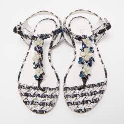 Pre Owned Chanel Black/White Tweed Flower Embellished Thong Flat Sandals Size 37.5