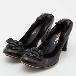 Pre Owned Chanel Black Leather Camelia Embellished Scrunch Pumps Size 38.5