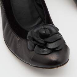 Pre Owned Chanel Black Leather Camelia Embellished Scrunch Pumps Size 38.5