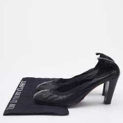 Pre Owned Chanel Black Leather and Patent Leather CC Cap Toe Scrunch Pumps Size 40