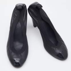 Pre Owned Chanel Black Leather and Patent Leather CC Cap Toe Scrunch Pumps Size 40