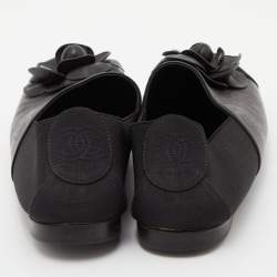 مملوكة مسبقًا Chanel Black Leather and Elastic CC Camellia Flats Size 37