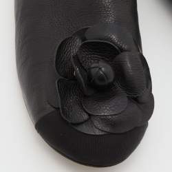 مملوكة مسبقًا Chanel Black Leather and Elastic CC Camellia Flats Size 37