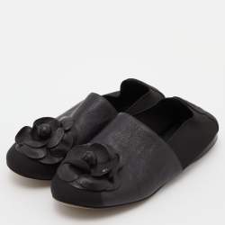 مملوكة مسبقًا Chanel Black Leather and Elastic CC Camellia Flats Size 37