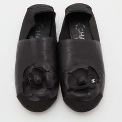 مملوكة مسبقًا Chanel Black Leather and Elastic CC Camellia Flats Size 37