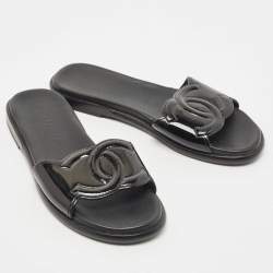 Pre Owned Chanel Black Patent Leather CC Flat Slides Size 39.5