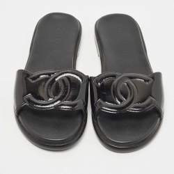 Pre Owned Chanel Black Patent Leather CC Flat Slides Size 39.5