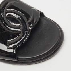 Pre Owned Chanel Black Patent Leather CC Flat Slides Size 39.5