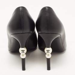 Pre Owned Chanel Black Leather and Canvas Faux Pearl CC Cap Toe Pumps Size 37.5