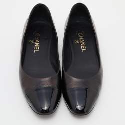 Pre Owned Chanel Black Leather and Patent Cap Toe CC Ballet Flats Size 39