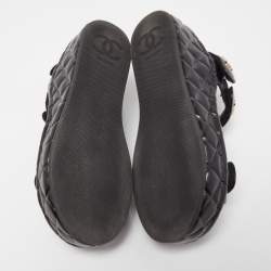 Pre Owned Chanel Black Quilted Leather Interlocking CC Logo Flat Sandals Size 36
