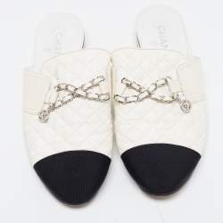 Pre Owned Chanel White/Black Quilted Leather CC Chain Cap Toe Mules Size 40 