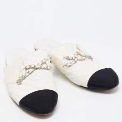 Pre Owned Chanel White/Black Quilted Leather CC Chain Cap Toe Mules Size 40 