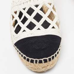 Chanel White/Black Woven Raffia And Grosgrain Fabric Cap Toe CC Espadrille Flat Size 38