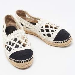 Chanel White/Black Woven Raffia And Grosgrain Fabric Cap Toe CC Espadrille Flat Size 38