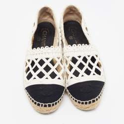 Chanel White/Black Woven Raffia And Grosgrain Fabric Cap Toe CC Espadrille Flat Size 38