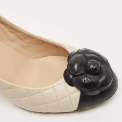 Pre Owned Chanel Beige/Black Quilted Leather CC Camelia Pumps Size 38