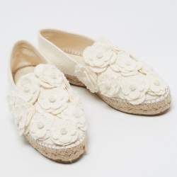 Pre Owned Chanel White Canvas CC Camellia Applique Espadrille Flats Size 39 