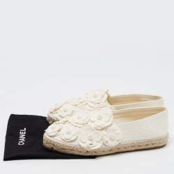 Pre Owned Chanel White Canvas CC Camellia Applique Espadrille Flats Size 39 