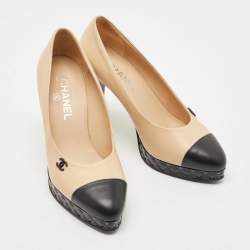 Pre Owned Chanel Beige/Black Leather CC Cap Toe Pumps Size 38