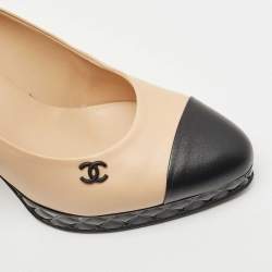 Pre Owned Chanel Beige/Black Leather CC Cap Toe Pumps Size 38