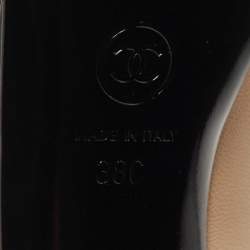 Pre Owned Chanel Beige/Black Leather CC Cap Toe Pumps Size 38