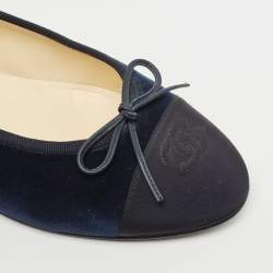 Pre Owned Chanel Navy Blue Velvet and Canvas CC Cap Toe Ballet Flats Size 40.5