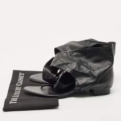 Pre Owned صندل إصبع شانيل جلد أسود بحزام للكاحل مقاس 39