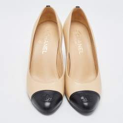 Pre Owned Chanel Beige/Black Leather CC Cap Toe Pumps Size 39