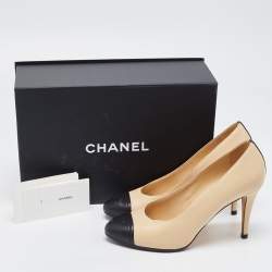 Pre Owned Chanel Beige/Black Leather CC Cap Toe Pumps Size 39