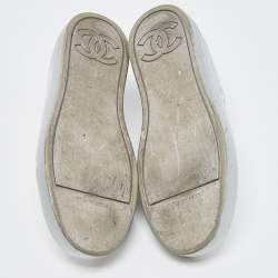 Pre Owned Chanel White/Grey Leather and Rubber CC Low Top Sneakers Size 37
