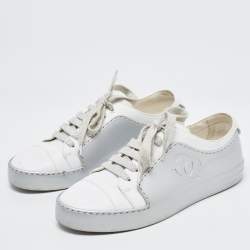 Pre Owned Chanel White/Grey Leather and Rubber CC Low Top Sneakers Size 37
