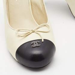 Pre Owned Chanel Off White/Black Leather CC Cap Toe Bow Slingback Pumps Size 40