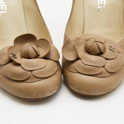 Pre Owned Chanel Beige Leather CC Camellia Pumps Size 37.5